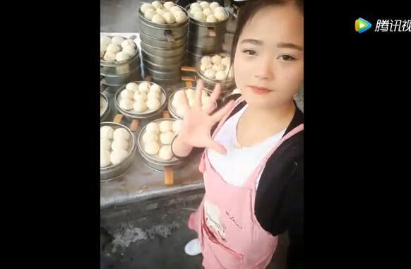 15岁阳光小美女辍学卖包子 堪称“包子西施”