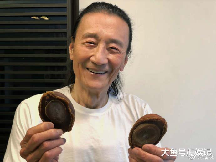 谢霆锋罕有晒出爸爸谢贤的照片，