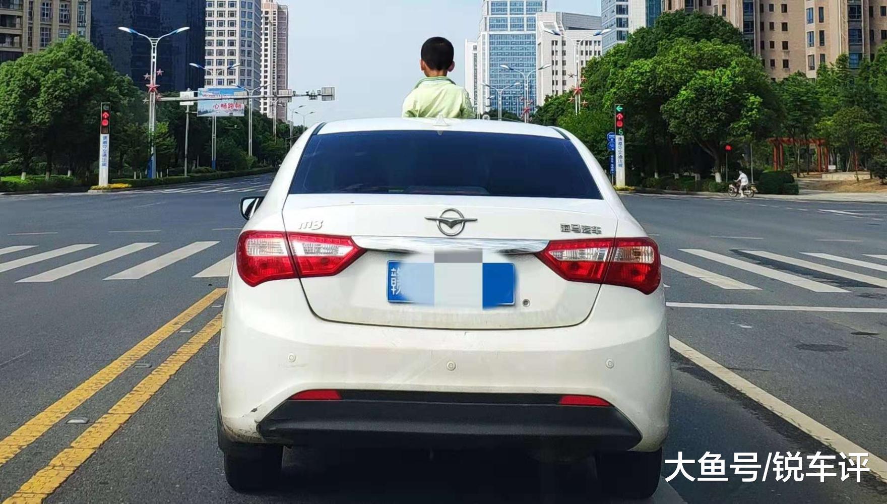 几天前，发生在江西某地汽车通过