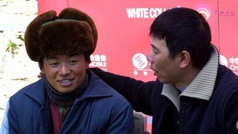 王宝强化身圣诞老人惊现阿米尔•汗新电影首映礼, 俩人有望合作!