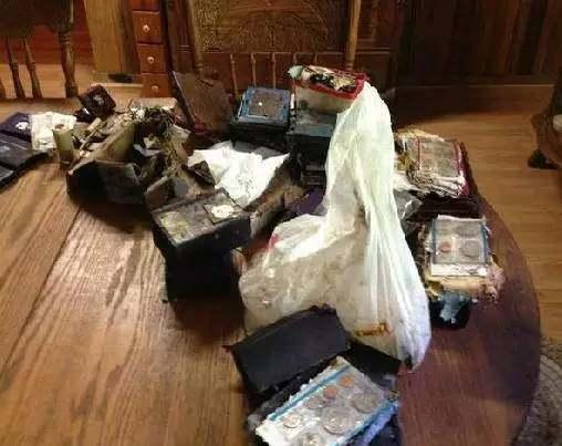 搬家发现一个箱子: 打开后高兴了!