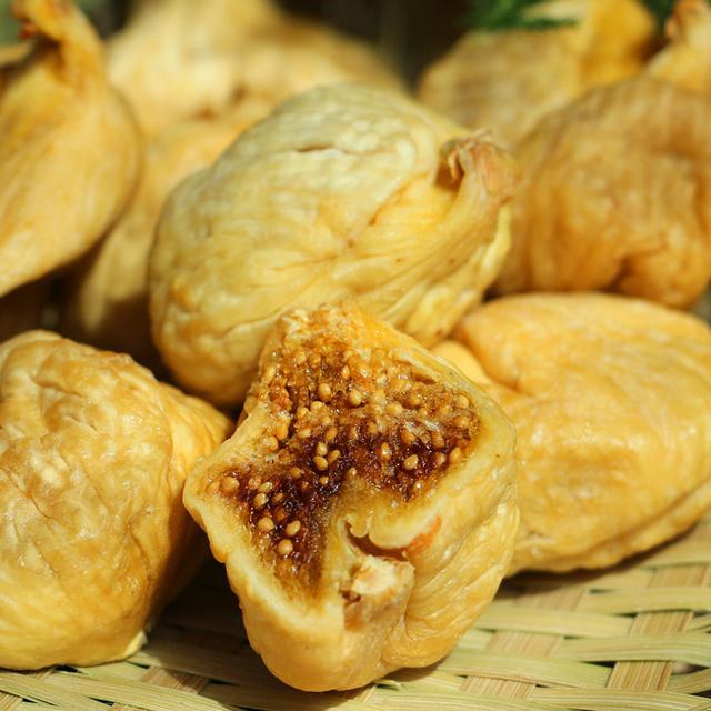 女人过了30岁, 这几种碱性食物要多吃, 延缓衰老, 更显年轻态!