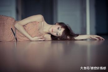 女友同学聚会一直不接电话, 第二天给我发来三个字