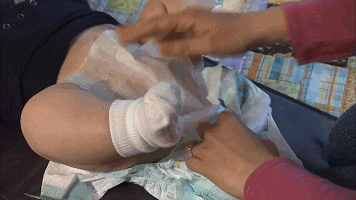 新手妈妈须知: 手把手教你如何给宝宝正确换纸尿裤