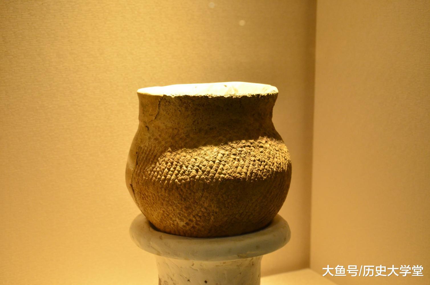 这是一个青铜时代的陶釜 。 “