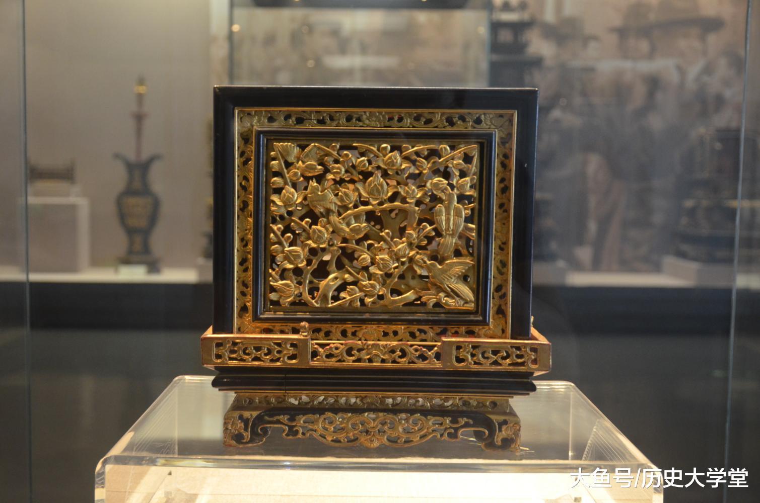 这是个清朝的熏炉罩又称香炉罩，