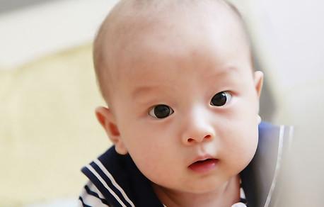 为什么孩子总喜欢在妈妈前面任性哭闹? 答案会让你暖心