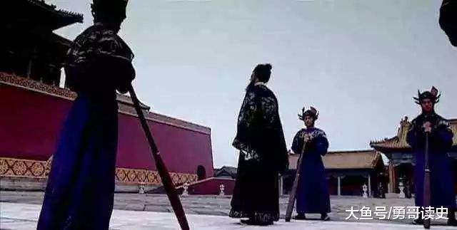 明朝初期，皇帝喜欢对犯错的大臣