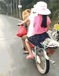姑娘, 公交车可不是你家
