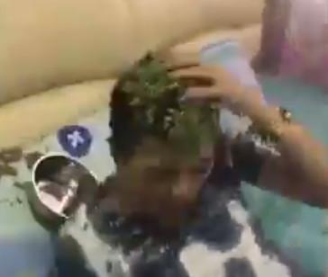 男子正在睡觉, 被人戴了绿帽子, 醒来后差点崩溃