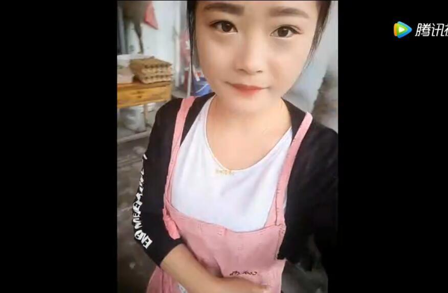 15岁阳光小美女辍学卖包子 堪称“包子西施”