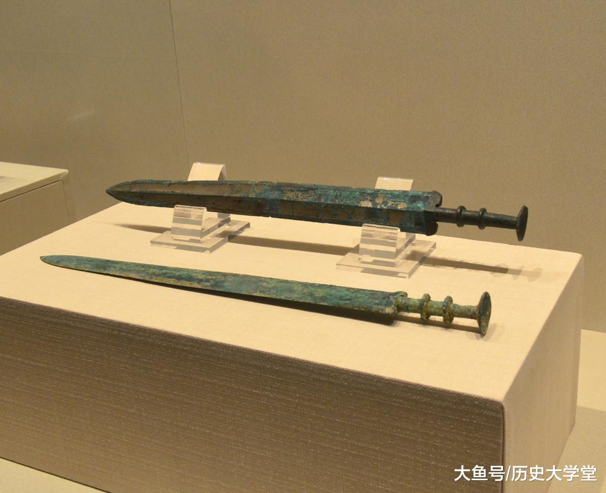 战国时期的“青铜剑”，长41.