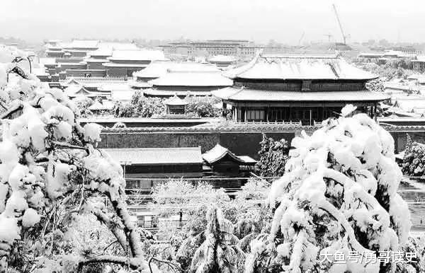 紫禁城位于中国北方，冬天气温较
