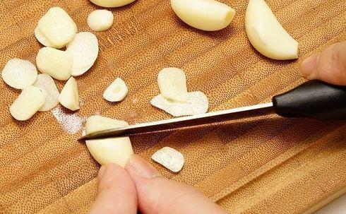 大蒜葱叶丢盆里, 花像打了鸡血, 蹭蹭蹭爬满阳台!