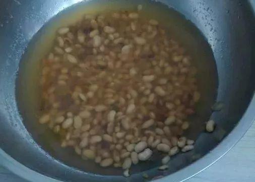 盆里加点它, 一年不用施肥, 叶子又肥又亮, 花色也鲜艳