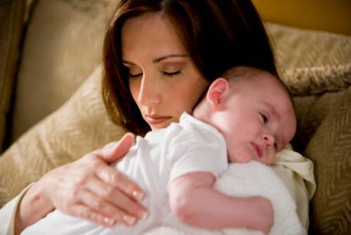 宝宝性格从他喝奶的姿势能看出来, 我女儿比较调皮, 你的宝宝呢