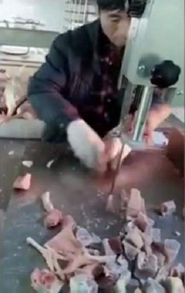 两万一个月的工作, 老板都招不到人, 个个都不敢做 老板: 保险我都买好了