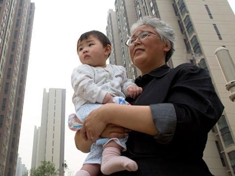 这3件对孩子成长不利的习俗, 带宝宝的老人会经常做