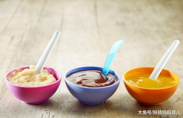 宝宝添加辅食是4个月还是6个月好? 宝宝这4个特征添加辅食最合适