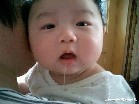 新生宝宝吐奶和溢奶傻傻分不清楚, 护理吐奶宝宝妈妈这样做