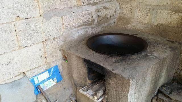 农村老人和他的那些老物件, 还有可做饭、可取暖的火炕