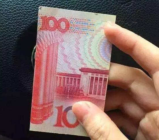 小伙去办事, 回来后看到一卡片