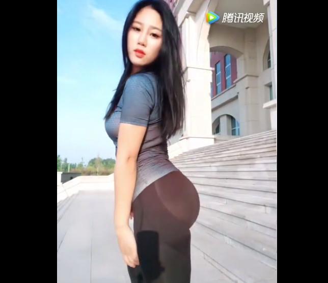 户外遇到一位运动型美女 健康才是最美的