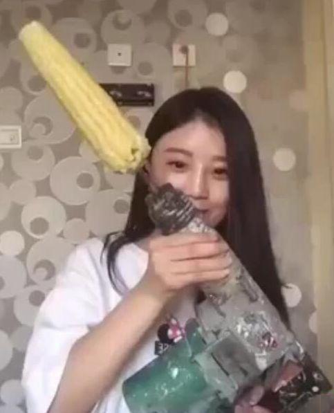 美女直播用电钻吃玉米, 结果尴尬!