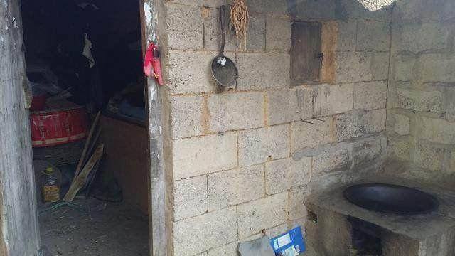 农村老人和他的那些老物件, 还有可做饭、可取暖的火炕