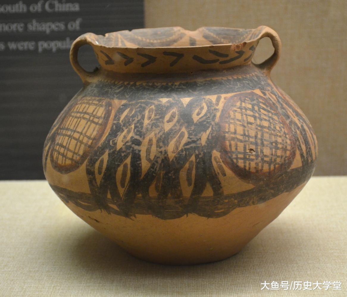 这是一个半山类型五圆圈纹双耳彩