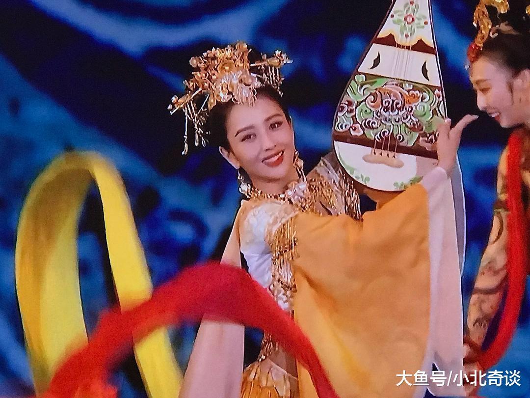 佟丽娅华表奖表演，这身材和这舞