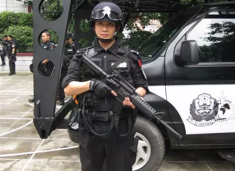 女特警之贩卖人口_女特警(3)