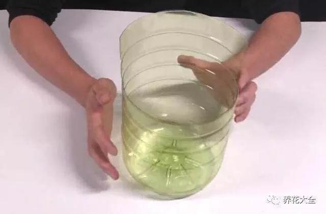 家里用剩下的油桶不要扔, 随手一改造, 秒变厨房小神器!