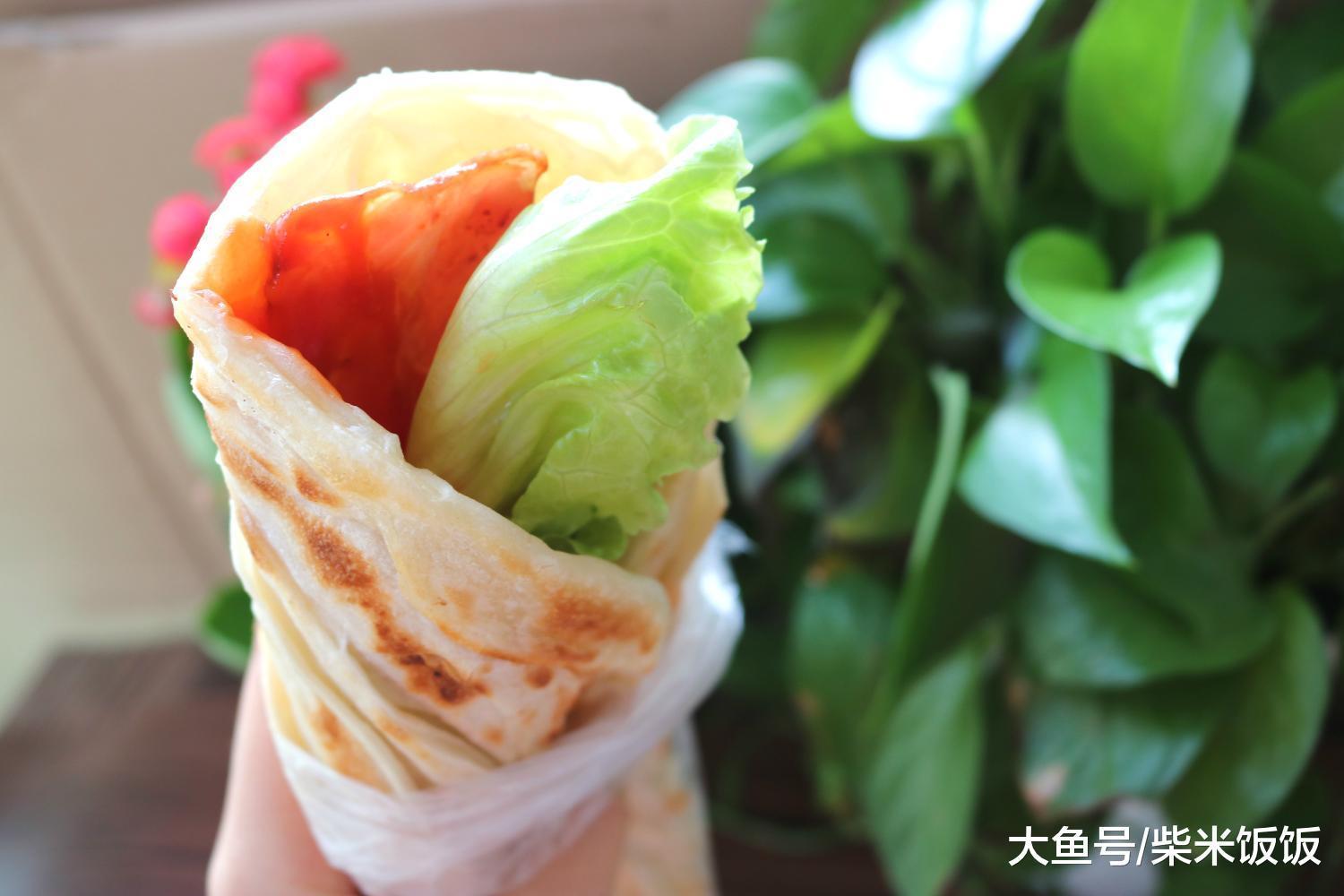 早餐最喜欢吃手抓饼了，外脆里软