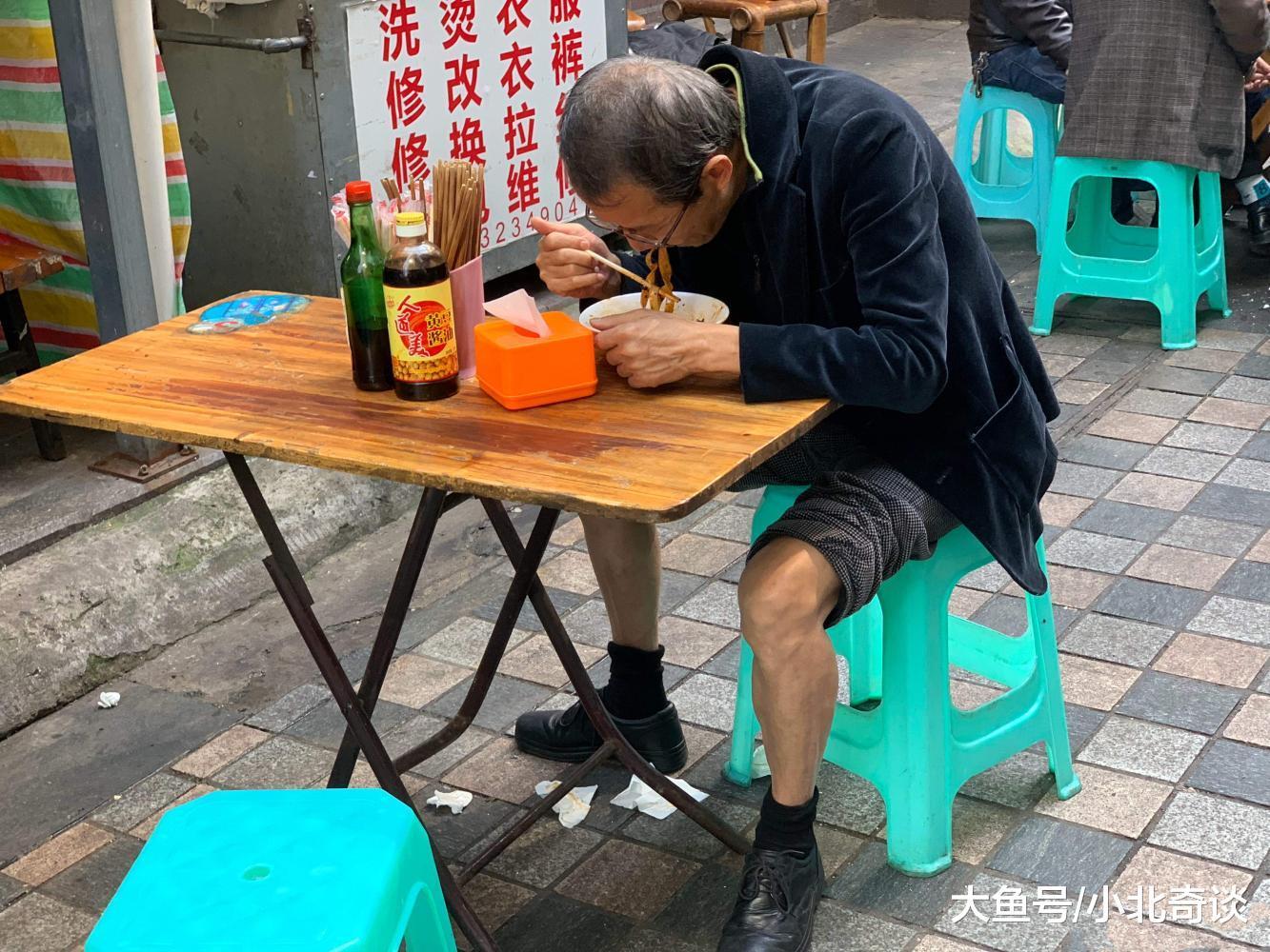 食物面前人人平等。张一白导演这