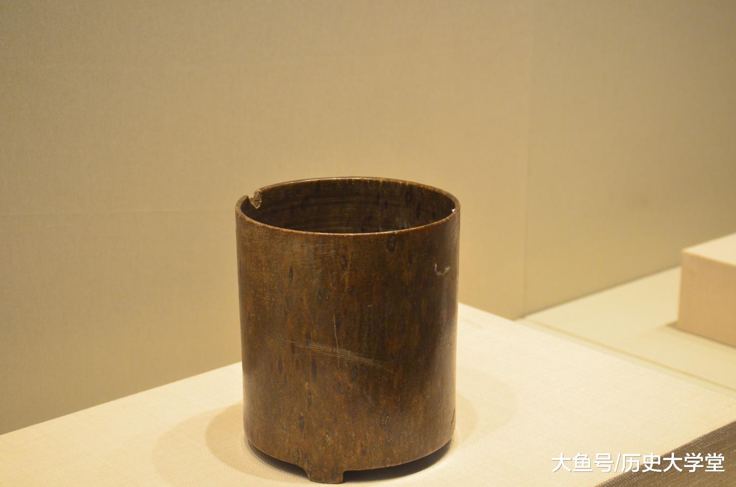 北宋的豹纹玉筒，坏了一个小口子