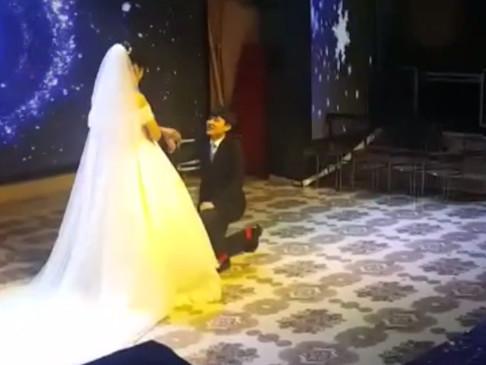 婚礼现场, 新娘大喊: 我不愿意, 结果连主持人都懵了