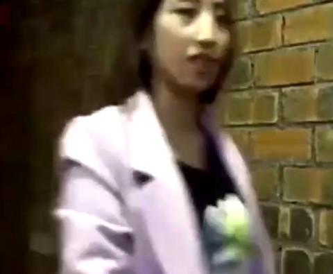 4个美女去吃火锅, 吃得大汗淋漓, 去个洗手间回来, 服务员傻眼