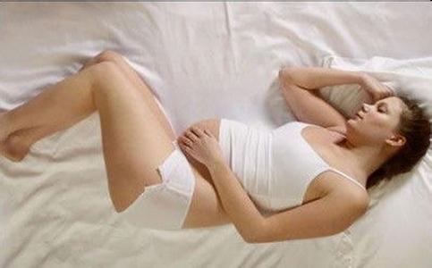 孕期孕妈睡觉时什么样的睡姿对胎儿最好?