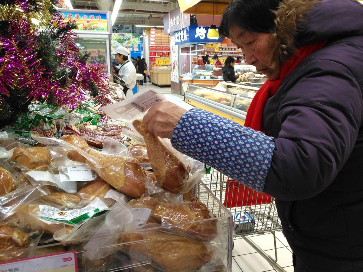 周末回家带婆婆逛超市, 你能猜到她买了些什么吗?