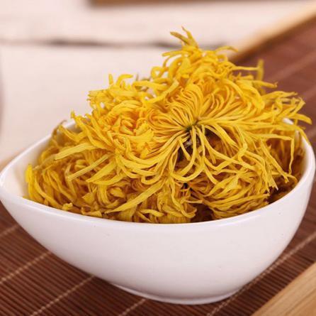 男人吸烟常常出现咳嗽? 这几种食物每天泡水喝, 化痰止咳更润肺