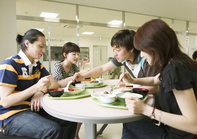 为什么说一个女人值不值得交往, 吃一顿饭就知道?