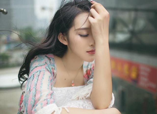 女人很想的时候, 身体会有这4个表现, 你知道几个?