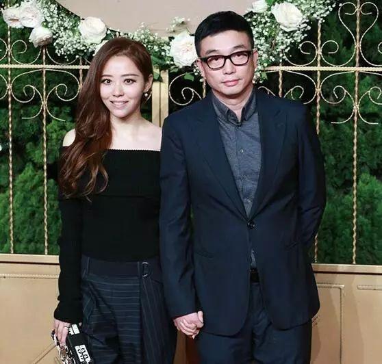 张靓颖被曝离婚: 你妈都看不上的男人就别嫁了