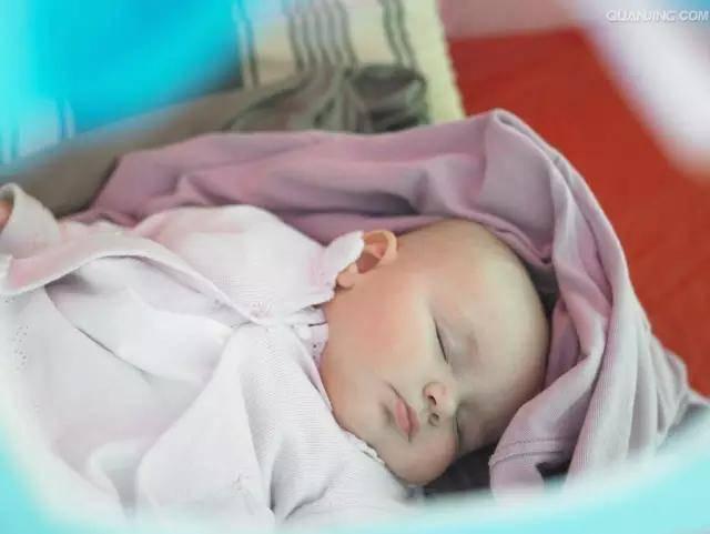 还在选择奶粉喂养? 那是你不知道喂母乳喂养对宝宝和妈妈的好处