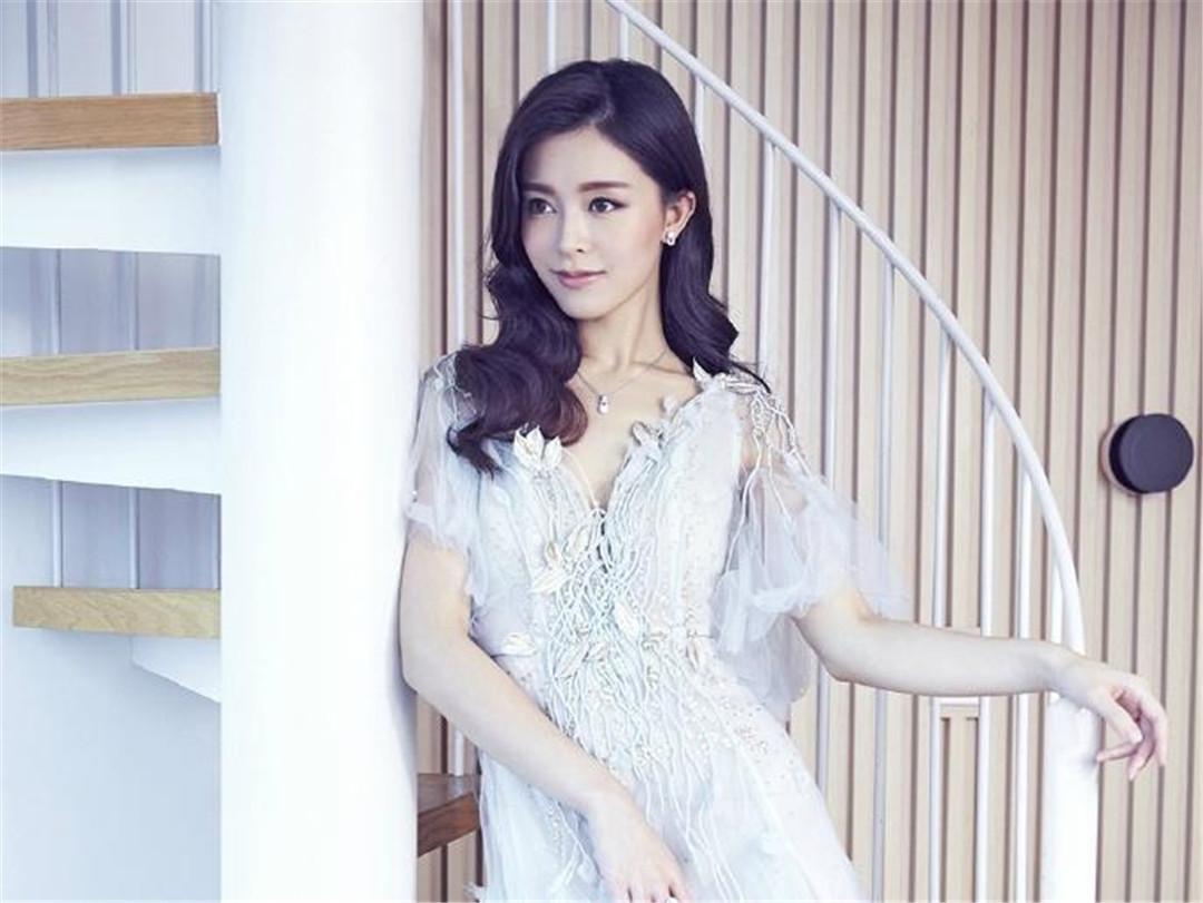 她与谢霆锋一见钟情, 陈冠希扬言为她戒烟, 美貌宛如天仙!