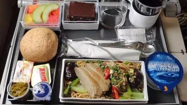 空姐：飞机上50%人不会选飞机餐？