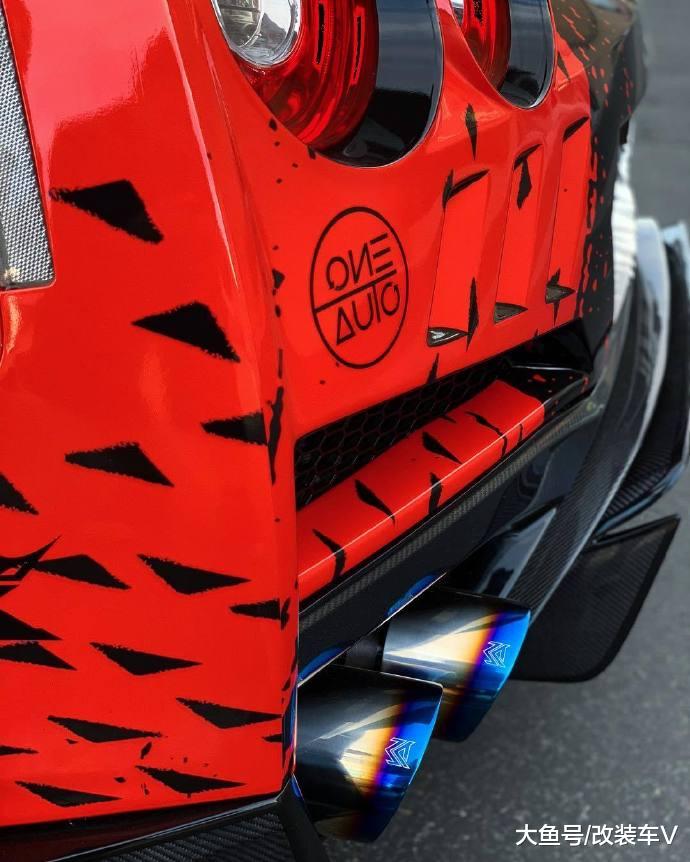 杀气十足的战神日产GT-R R