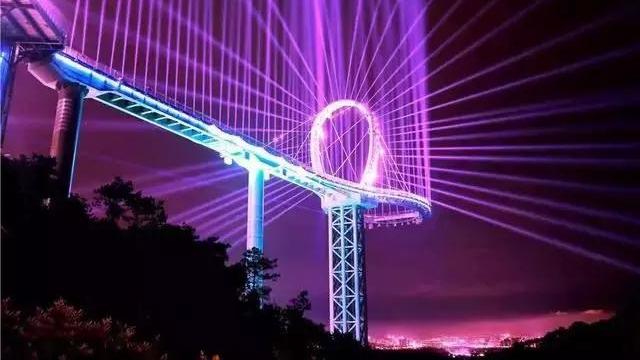 天门悬廊“吸睛”，黄腾峡夜游游客爆棚