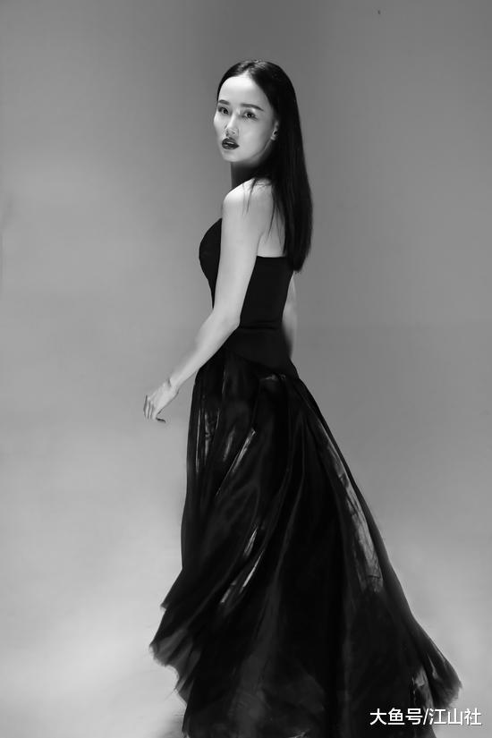 黄龄（Isabelle），19